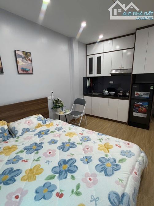 Bán nhà phố Hoàng Mai – 46m² x 5 tầng – thang máy – 8 phòng ngủ – full nội thất.