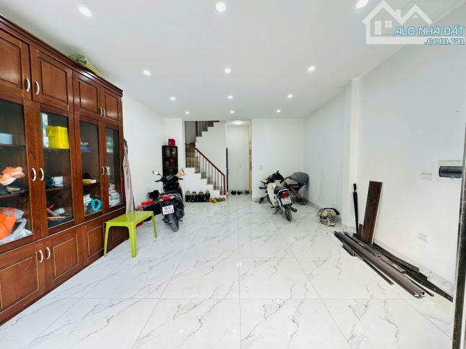 AN DƯƠNG VƯƠNG 41M² – 6 TẦNG – THANG MÁY – GARA, Ô TÔ VÀO NHÀ – MT 4.5M – 12.5 TỶ
