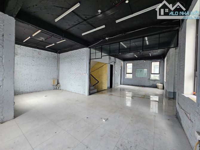 Bán Biệt Thự tại 300 Nguyễn Xiển - TIỀM NĂNG TĂNG GIÁ MẠNH 220m2 x 250tr/m2 xây sẵn 4 tầng