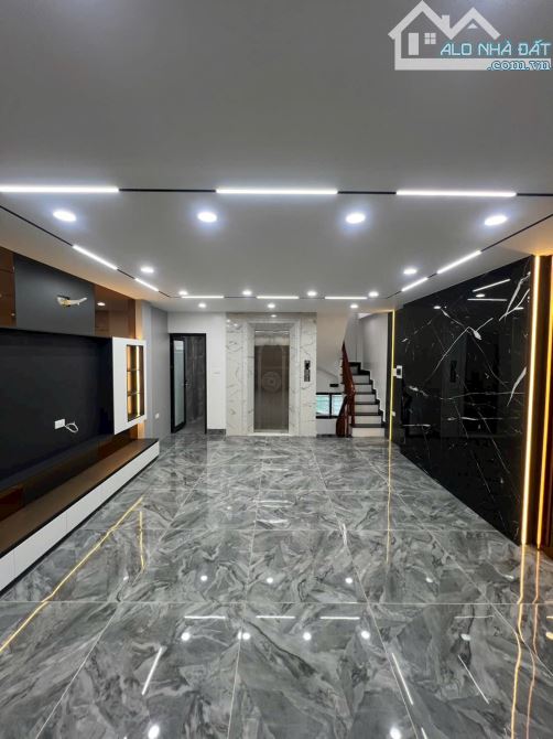 Bán nhà phân lô Lĩnh Nam – gần Times City-7 tầng thang máy 2 mặt thoáng, vỉa hè rộng