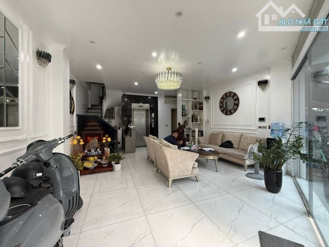 Bán gấp - Mặt phố Phạm Văn Đồng 70m2 - 6T thang máy - Vỉa hè - Giá chỉ 26.8 tỷ