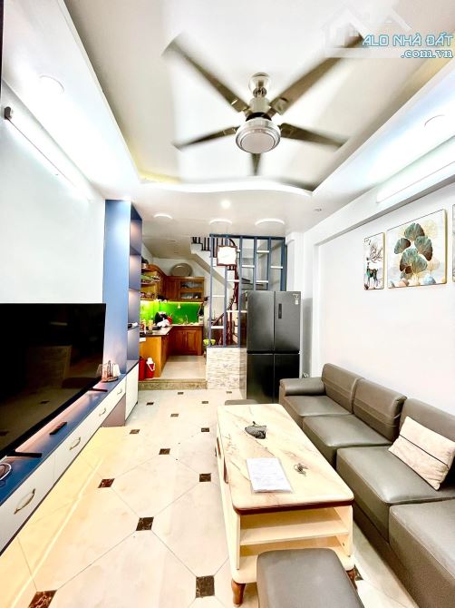 Bán nhà ngõ 219 Định Công Thượng, 35m2, xây 5 tầng, ô tô đỗ cửa, chủ cần bán gấp, giá 7,3