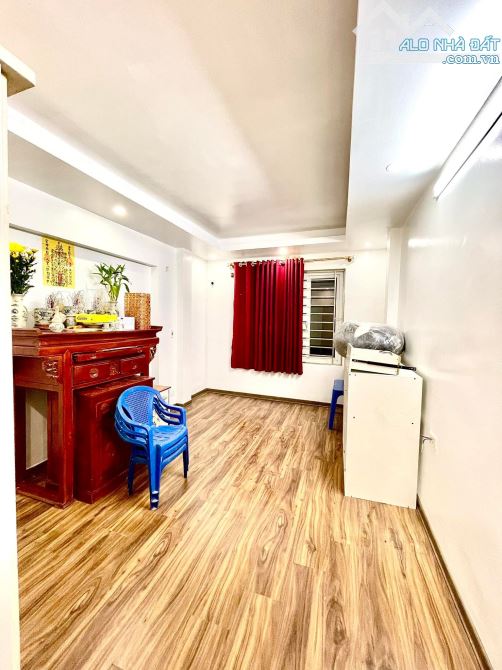 Bán nhà ngõ 219 Định Công Thượng, 35m2, xây 5 tầng, ô tô đỗ cửa, chủ cần bán gấp, giá 7,3