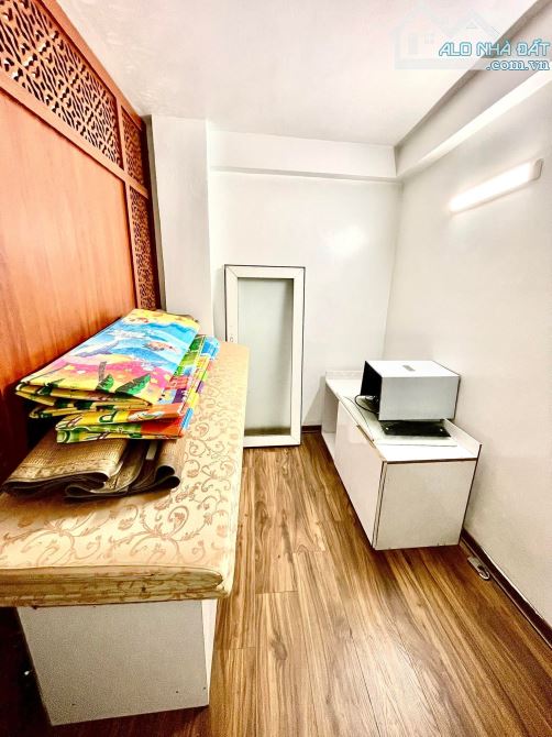 Bán nhà ngõ 219 Định Công Thượng, 35m2, xây 5 tầng, ô tô đỗ cửa, chủ cần bán gấp, giá 7,3