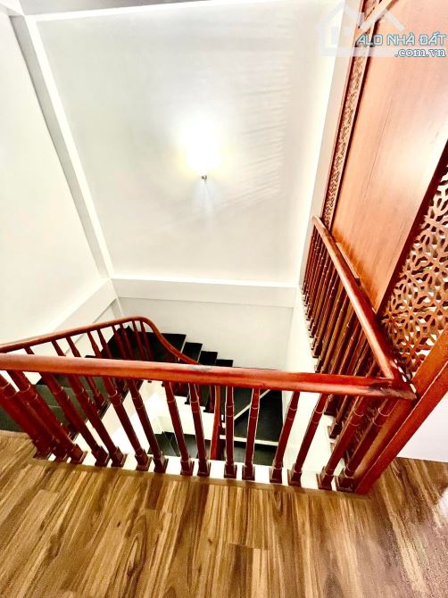 Bán nhà ngõ 219 Định Công Thượng, 35m2, xây 5 tầng, ô tô đỗ cửa, chủ cần bán gấp, giá 7,3