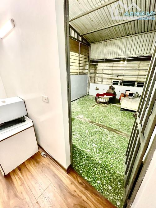 Bán nhà ngõ 219 Định Công Thượng, 35m2, xây 5 tầng, ô tô đỗ cửa, chủ cần bán gấp, giá 7,3