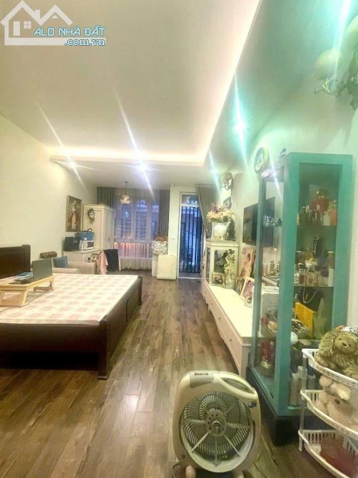 Bán nhà 4 tầng tại 31 ngách 2, ngõ 61 Lạc Trung, phường Vĩnh Tuy, Hà Nội