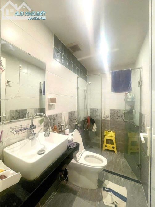 Bán nhà 4 tầng tại 31 ngách 2, ngõ 61 Lạc Trung, phường Vĩnh Tuy, Hà Nội