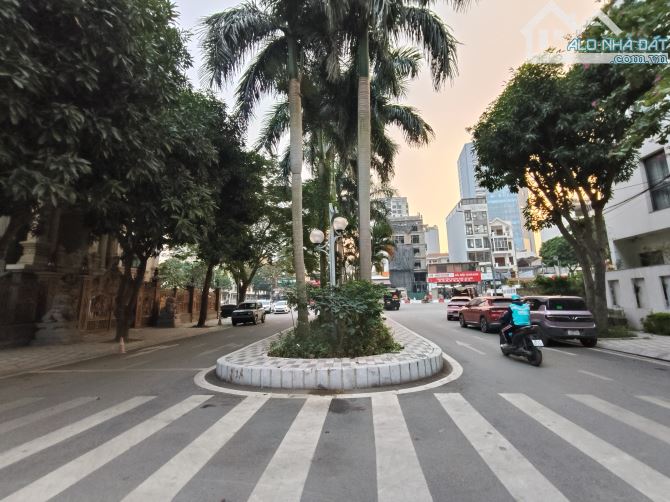 Đất Hiếm, đất biệt thự Vườn Đào DT176m2, MT11m, 99 tỷ Tây Hồ