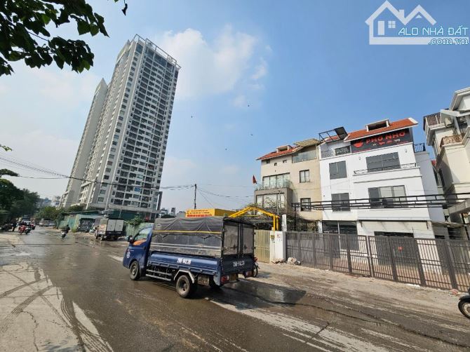 Bán Biệt Thự tại 300 Nguyễn Xiển - TIỀM NĂNG TĂNG GIÁ MẠNH 220m2 x 250tr/m2 xây sẵn 4 tầng