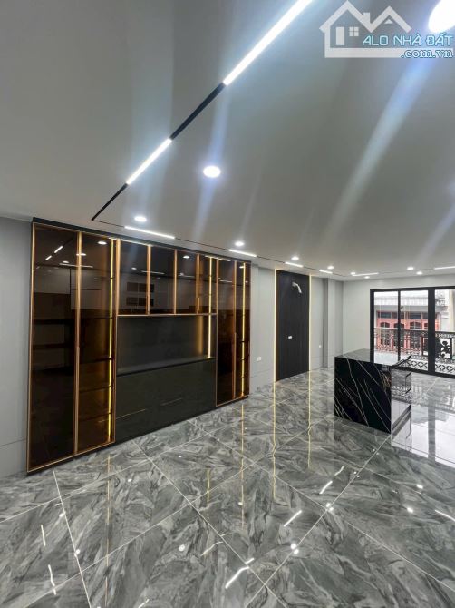 Bán nhà phân lô Lĩnh Nam – gần Times City-7 tầng thang máy 2 mặt thoáng, vỉa hè rộng