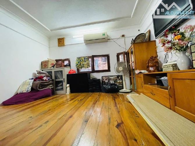 Bán căn nhà mặt ngõ ô tô tránh, 20m ra phố lớn, vị trí gần văn miếu Quốc Tử Giám, Đống Đa