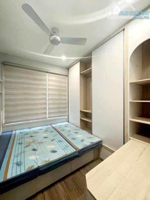 Cần bán căn nhà mặt ngõ thẳng tắp _ khu 279 Đội cấn _ Ba Đình Mặt ngõ + lô góc quá đẹp.