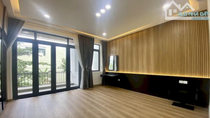 BÁN NHÀ MỚI PHỐ TRỊNH CÔNG SƠN LÔ GÓC, NGÕ Ô TÔ, ĐI BỘ RA HỒ TÂY, 40M2, 14,8 TỶ