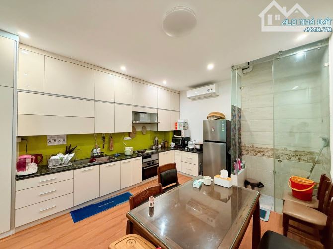 Bán gấp nhà Phân lô vip 61 Lạc Trung- 70m2 xây 4 tầng - giá đầu tư cực sốc 25 tỷ