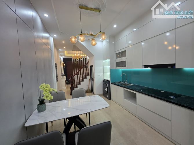 Cần bán nhà gần bến xe Yên Nghĩa 34m, 3 tầng, gần ô tô giá chỉ hơn 6 tỷ.