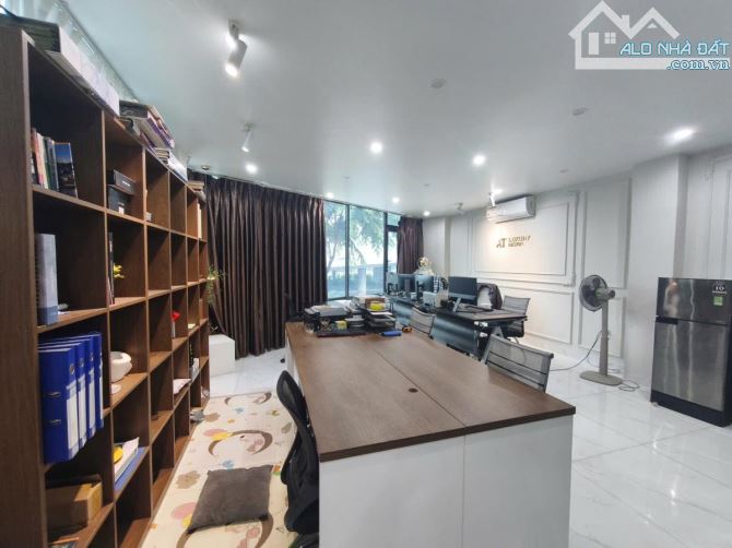 Bán gấp - Mặt phố Phạm Văn Đồng 70m2 - 6T thang máy - Vỉa hè - Giá chỉ 26.8 tỷ