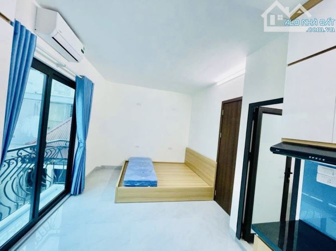 Vãi chưởng ở Ngọc Khánh. Toà CHDV 20 phòng, 80m x 7 tầng thang máy, 1.2 tỷ/năm