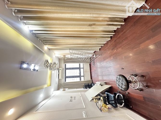 Mặt phố Minh Khai - 5 tầng lô góc 3 thoáng - vừa ở vừa kinh doanh - vỉa hè đá bóng