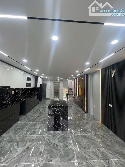 Bán nhà phân lô Lĩnh Nam – gần Times City-7 tầng thang máy 2 mặt thoáng, vỉa hè rộng