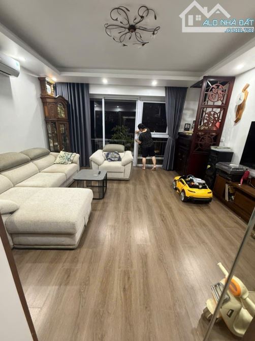 Bán gấp LK1. KĐT Mới An Hưng , dt 83m2, 6t, mt 5m. Gia ban 27 tỷ. Lh Huy Ông Địa: