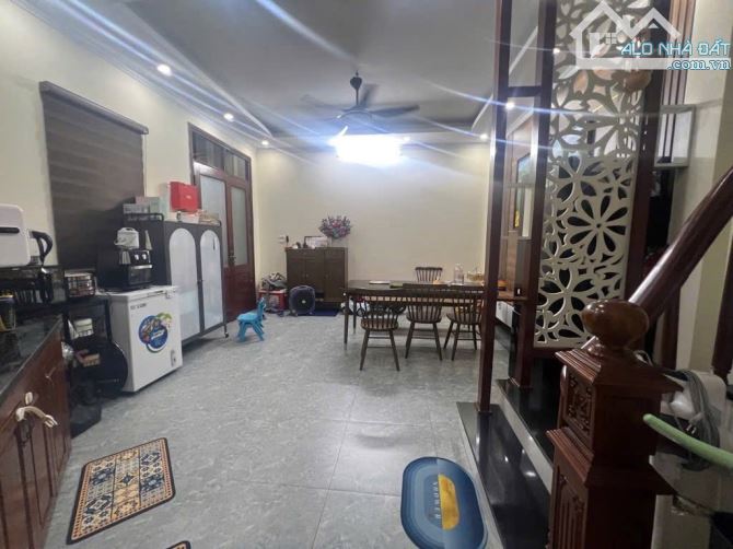 RẤT HIẾM nhà gần Phố Phương Liệt mặt ngõ lô góc -43m*5 tầng , nhỉnh 10 tỷ, 5PN nội thất đầ