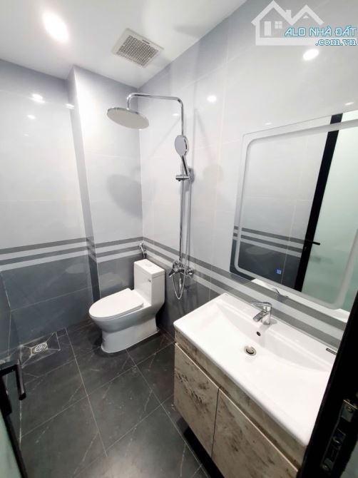 Bán nhà phân lô phố Phú Thượng 100m2, 4 tầng, mặt tiền 5m. Giá 26 tỷ