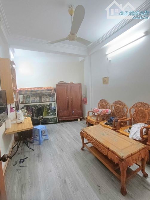 Bán nhà Nguyễn Trãi khu phân lô ô tô đỗ của 2 mặt thoáng ngõ thông thoáng ở sướng DT 42 m2 - 3