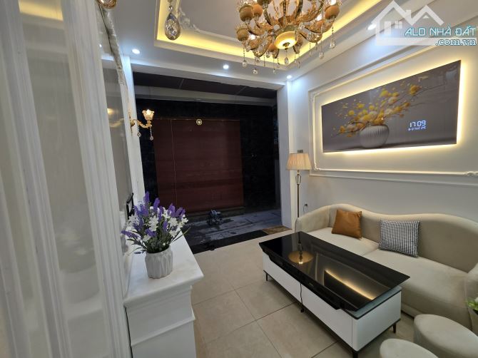 Cần bán nhà gần bến xe Yên Nghĩa 34m, 3 tầng, gần ô tô giá chỉ hơn 6 tỷ.