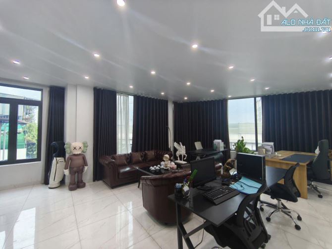 Bán gấp - Mặt phố Phạm Văn Đồng 70m2 - 6T thang máy - Vỉa hè - Giá chỉ 26.8 tỷ