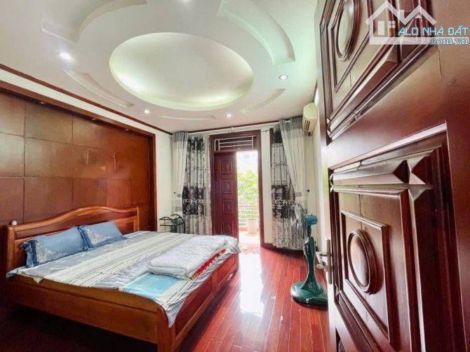 Biệt Thự Sân Vườn, Đội Nhân, Liễu Giai, 2 Phút Ra Hồ Tây, DT 141M2, MT 8M, 46 Tỷ