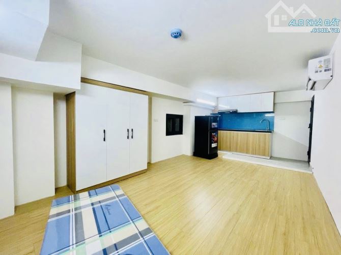 Vãi chưởng ở Ngọc Khánh. Toà CHDV 20 phòng, 80m x 7 tầng thang máy, 1.2 tỷ/năm