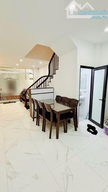 Nhà Mới Lô Góc 40m Vị Trí Đẹp Phố Bắc Cầu Bồ Đề - Giá Hơn 5Tỉ