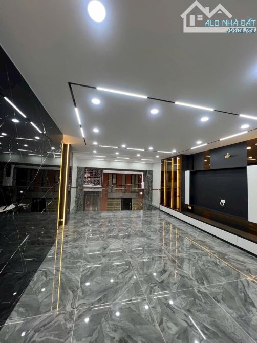 Bán nhà phân lô Lĩnh Nam – gần Times City-7 tầng thang máy 2 mặt thoáng, vỉa hè rộng