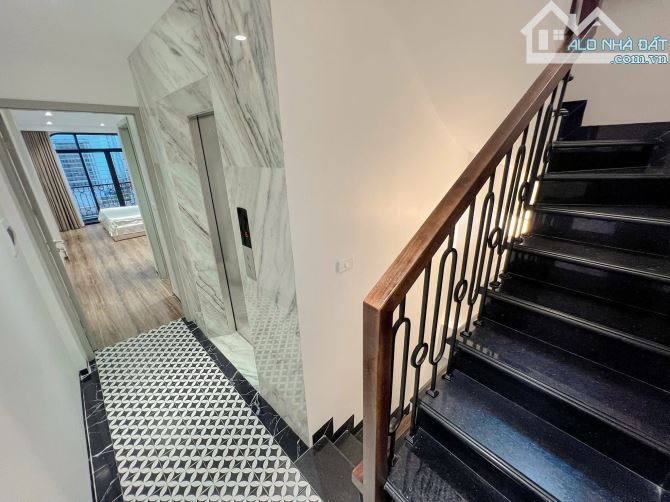 7T thang máy Hoàng Cầu, oto tránh đỗ, mới đẹp 2 thoáng, ở+cho thuê, sân riêng - 82m2