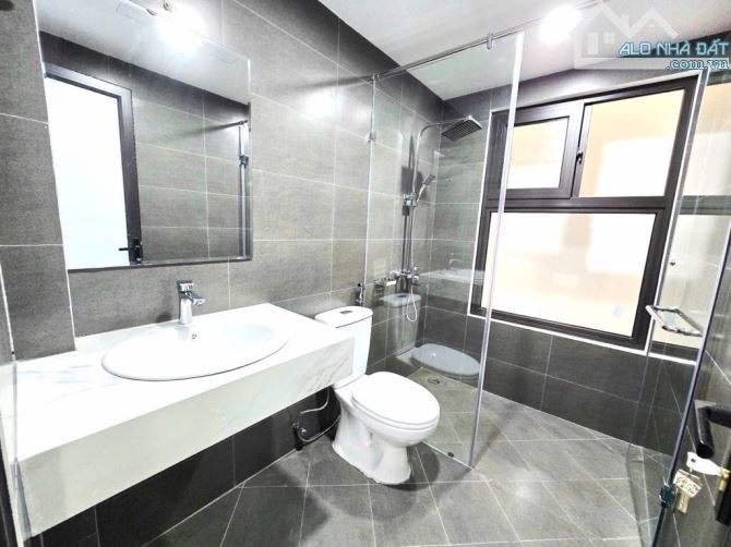 Nhà đẹp Trung Kính lớn 5T x 4pn full NT ở ngay. Ngõ rộng, nông gần chợ.