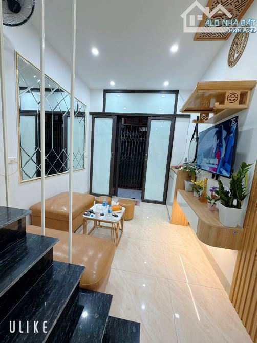 Bán Nhà Phố Trương Định - 25m - 2 Tầng Mới Đẹp - Nhỉnh 2 Tỷ