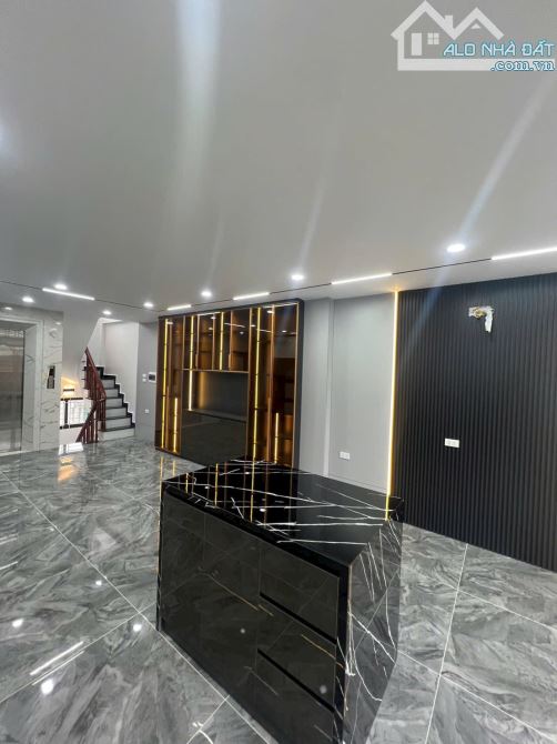 Bán nhà phân lô Lĩnh Nam – gần Times City-7 tầng thang máy 2 mặt thoáng, vỉa hè rộng