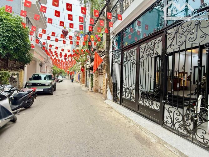 7T thang máy Hoàng Cầu, oto tránh đỗ, mới đẹp 2 thoáng, ở+cho thuê, sân riêng - 82m2