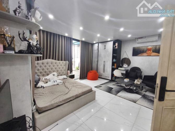 Bán gấp - Mặt phố Phạm Văn Đồng 70m2 - 6T thang máy - Vỉa hè - Giá chỉ 26.8 tỷ