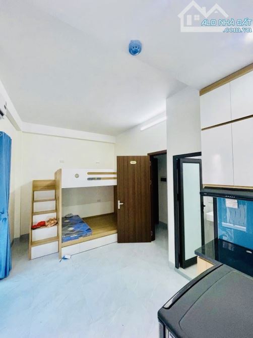 Vãi chưởng ở Ngọc Khánh. Toà CHDV 20 phòng, 80m x 7 tầng thang máy, 1.2 tỷ/năm