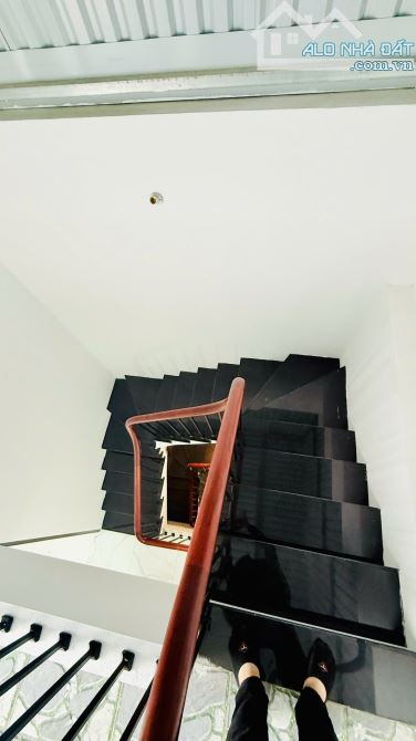 Nhà Mới Lô Góc 40m Vị Trí Đẹp Phố Bắc Cầu Bồ Đề - Giá Hơn 5Tỉ