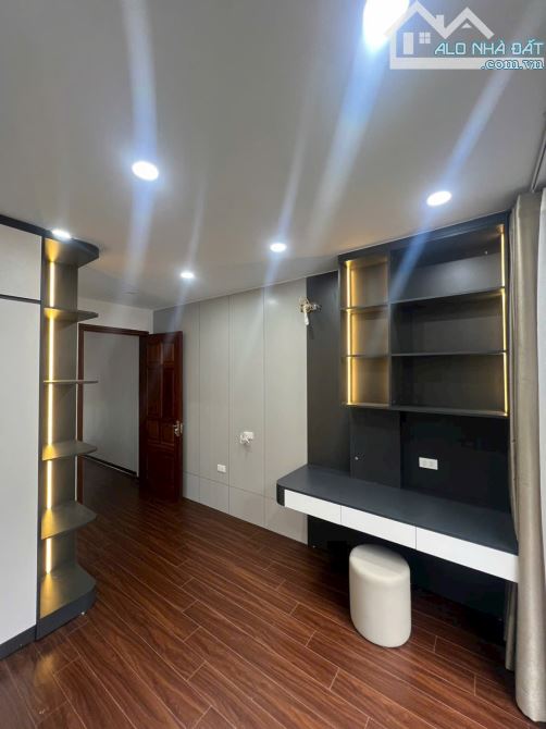 Bán nhà phân lô Lĩnh Nam – gần Times City-7 tầng thang máy 2 mặt thoáng, vỉa hè rộng