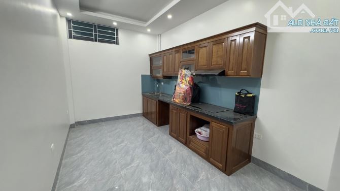 BÁN NHÀ LẠC LONG QUÂN – Ô TÔ VÀO NHÀ – 6 TẦNG THANG MÁY – HAI THOÁNG – 19.5 TỶ