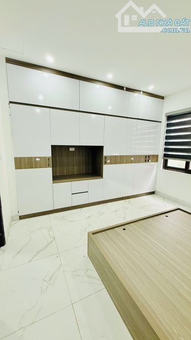 Nhà Mới Lô Góc 40m Vị Trí Đẹp Phố Bắc Cầu Bồ Đề - Giá Hơn 5Tỉ