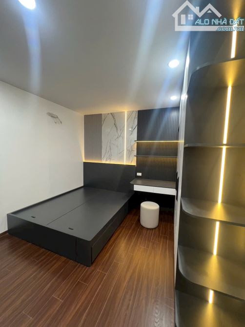 Bán nhà phân lô Lĩnh Nam – gần Times City-7 tầng thang máy 2 mặt thoáng, vỉa hè rộng