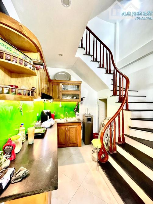 Bán nhà ngõ 219 Định Công Thượng, 35m2, xây 5 tầng, ô tô đỗ cửa, chủ cần bán gấp, giá 7,3