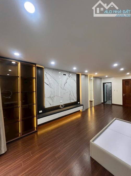 Bán nhà phân lô Lĩnh Nam – gần Times City-7 tầng thang máy 2 mặt thoáng, vỉa hè rộng