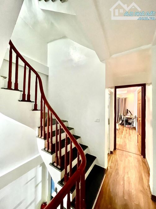 Bán nhà ngõ 219 Định Công Thượng, 35m2, xây 5 tầng, ô tô đỗ cửa, chủ cần bán gấp, giá 7,3