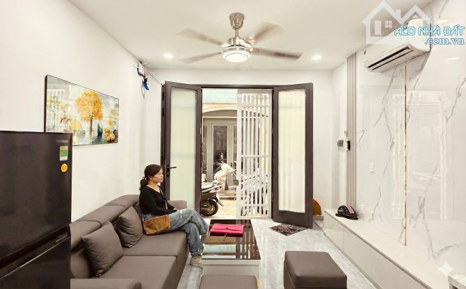 Phú Nhuận, gần Phan Đăng Lưu nhà mới 100%, full nội thất 2PN, giá chỉ 4.x tỷ